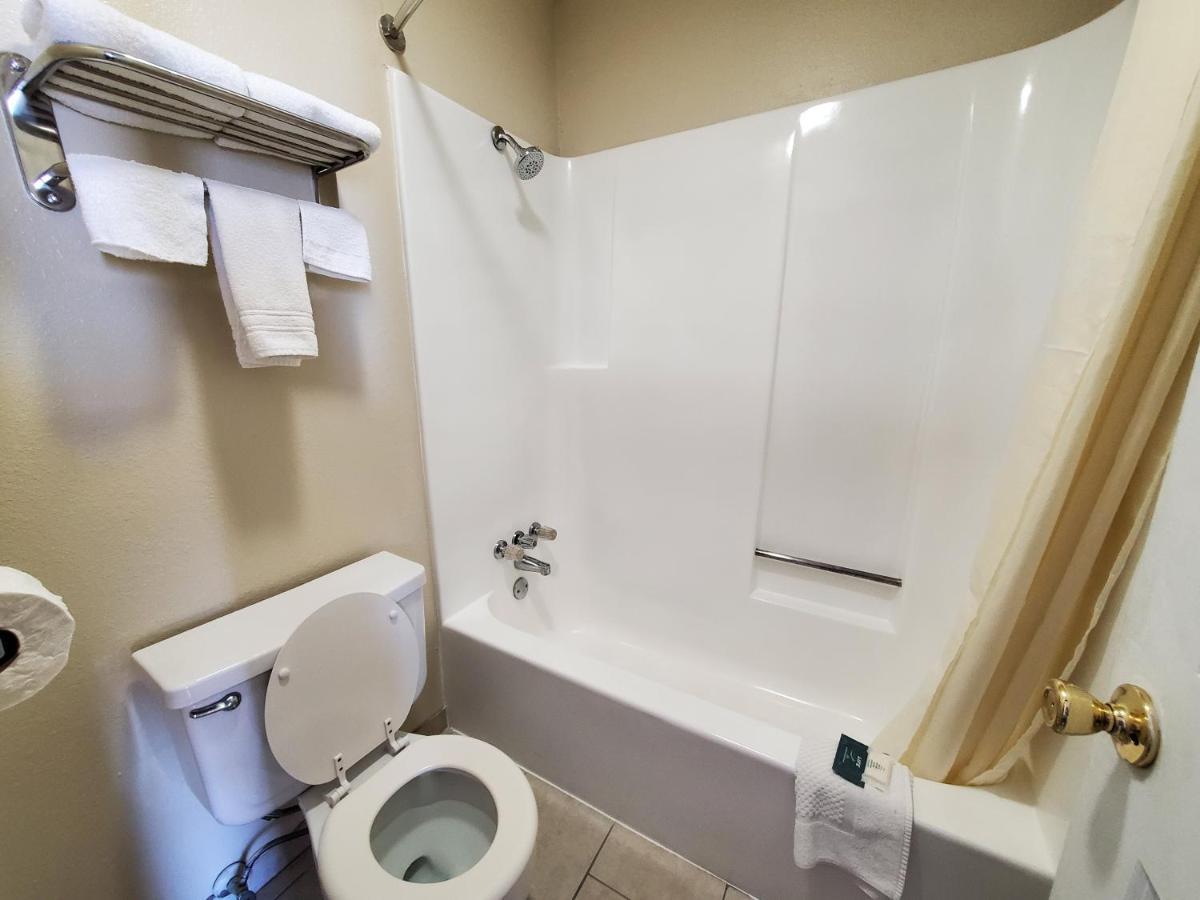Relax Inn Henryetta Екстериор снимка