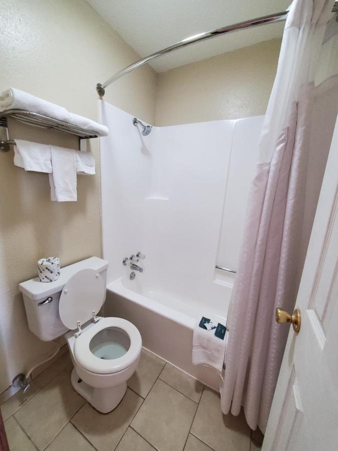 Relax Inn Henryetta Екстериор снимка