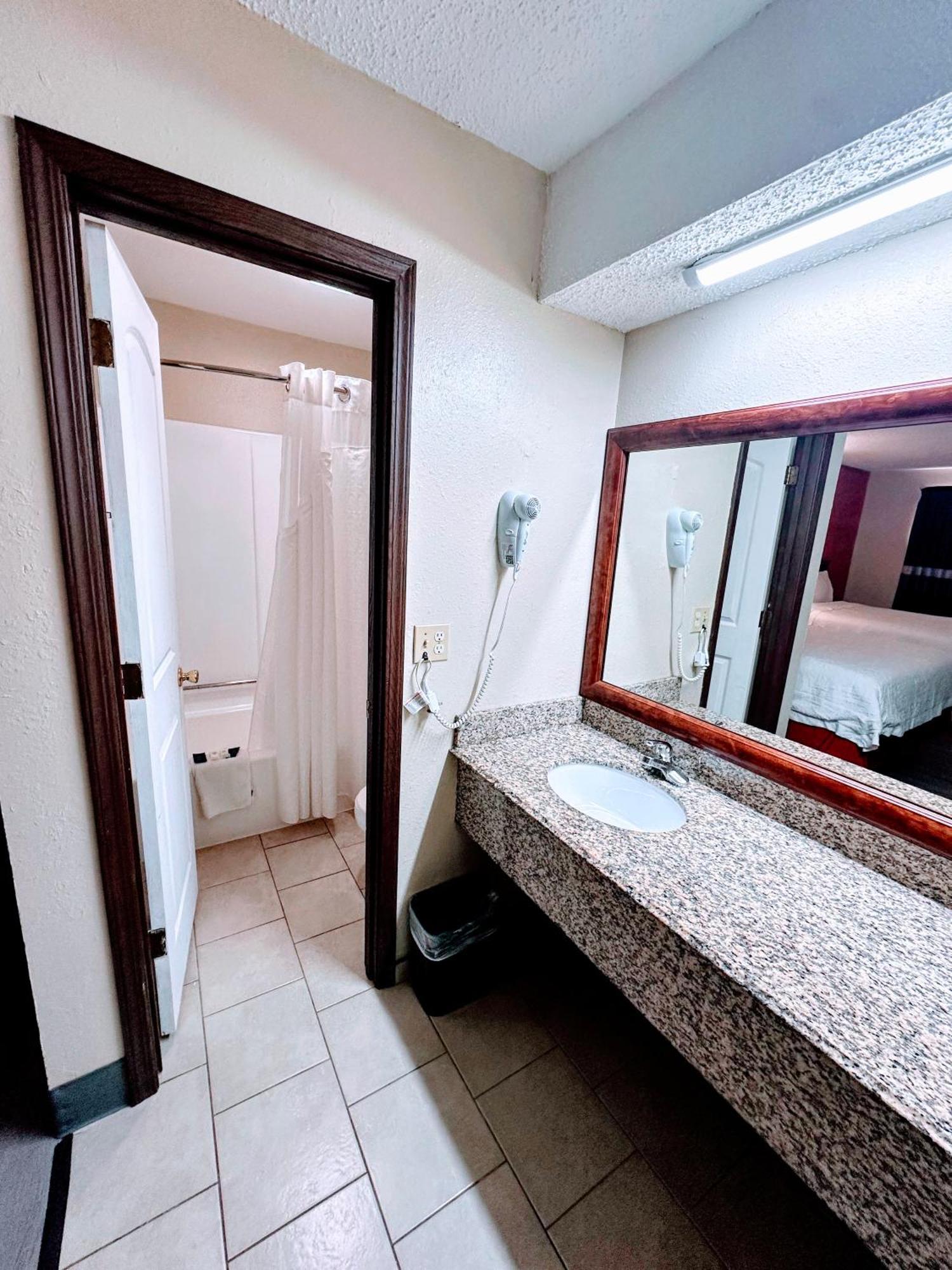 Relax Inn Henryetta Екстериор снимка