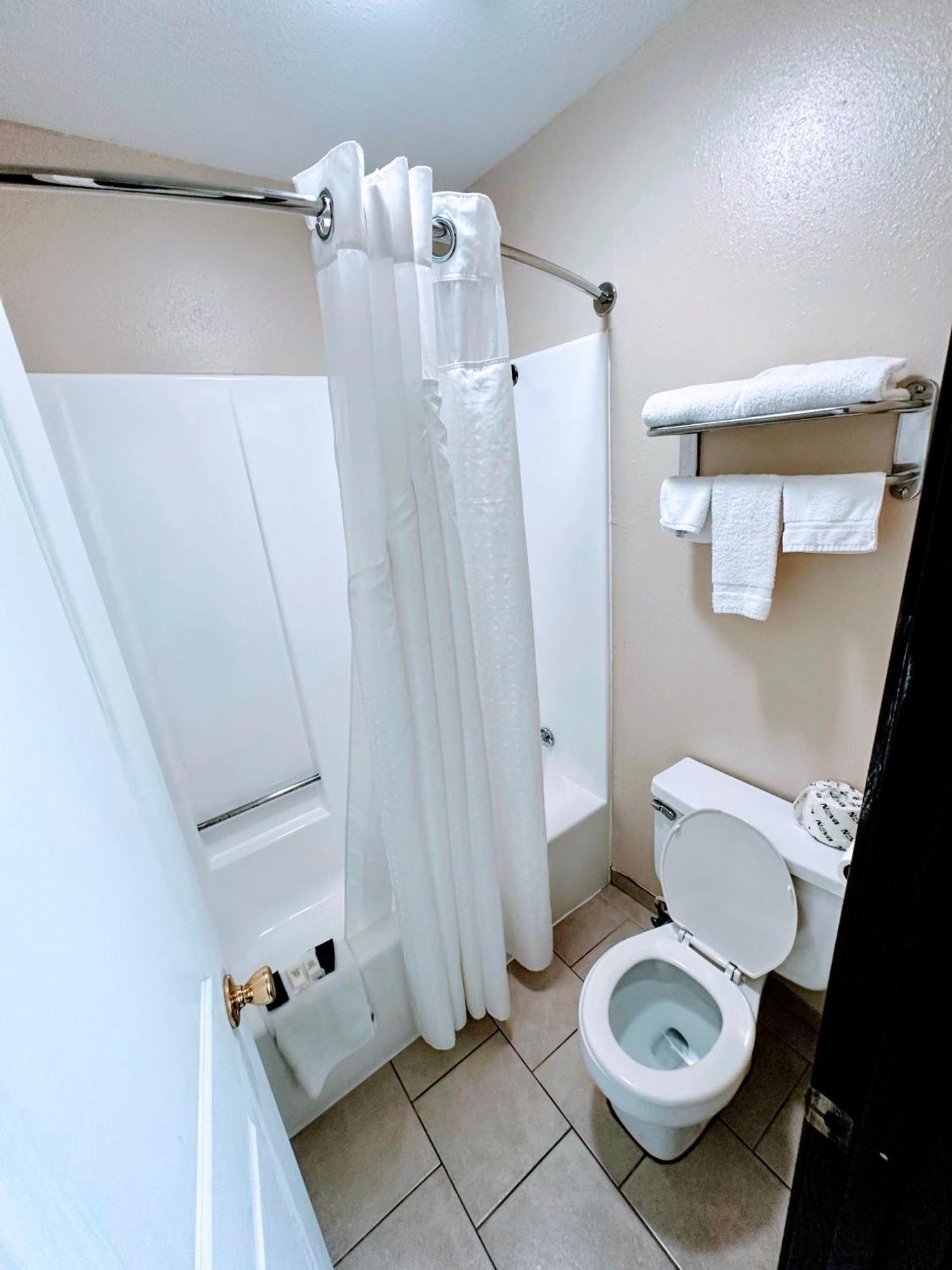 Relax Inn Henryetta Екстериор снимка