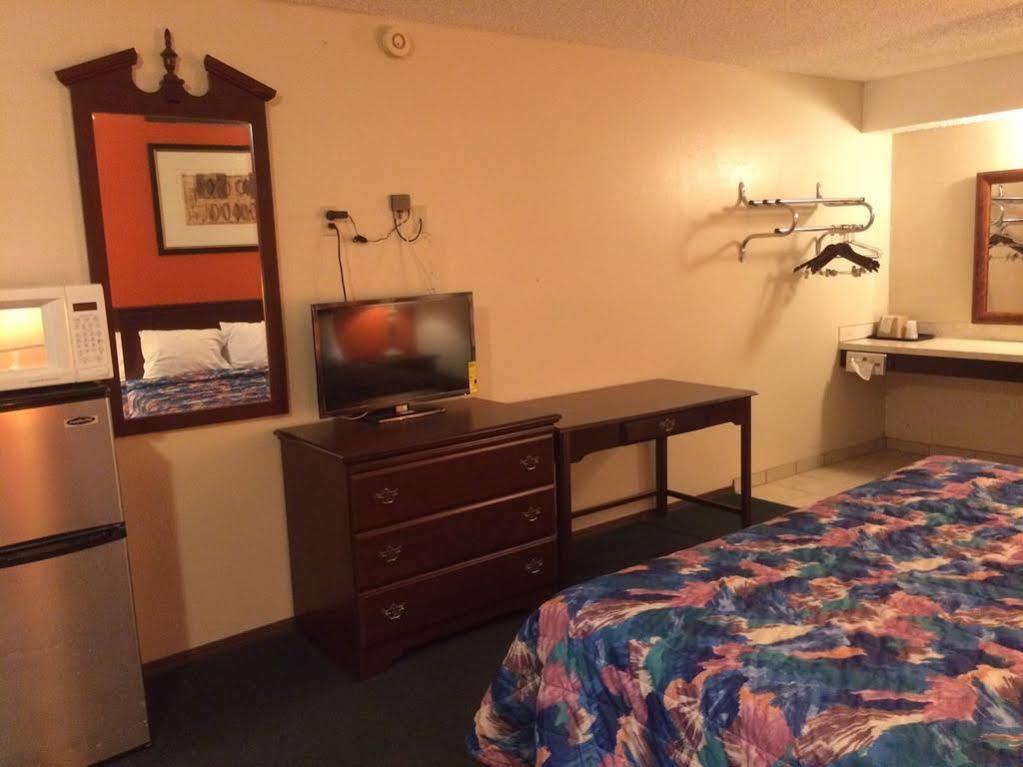 Relax Inn Henryetta Екстериор снимка