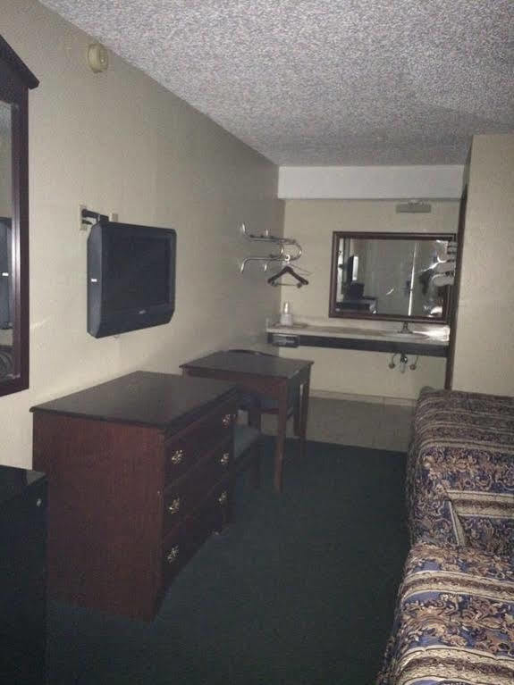 Relax Inn Henryetta Екстериор снимка